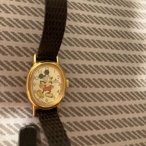 Lours mickey mouse vintage watch.